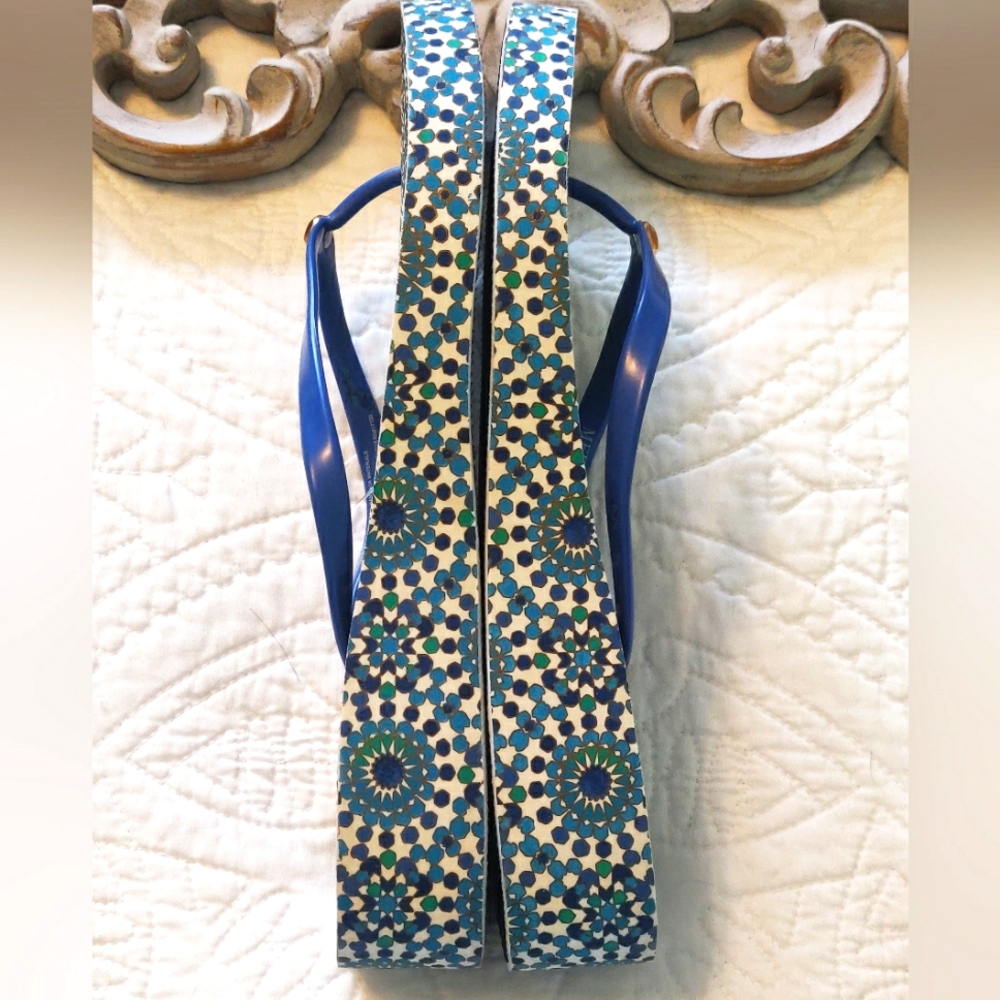 New blue flip flops. - Picture 3 of 11
